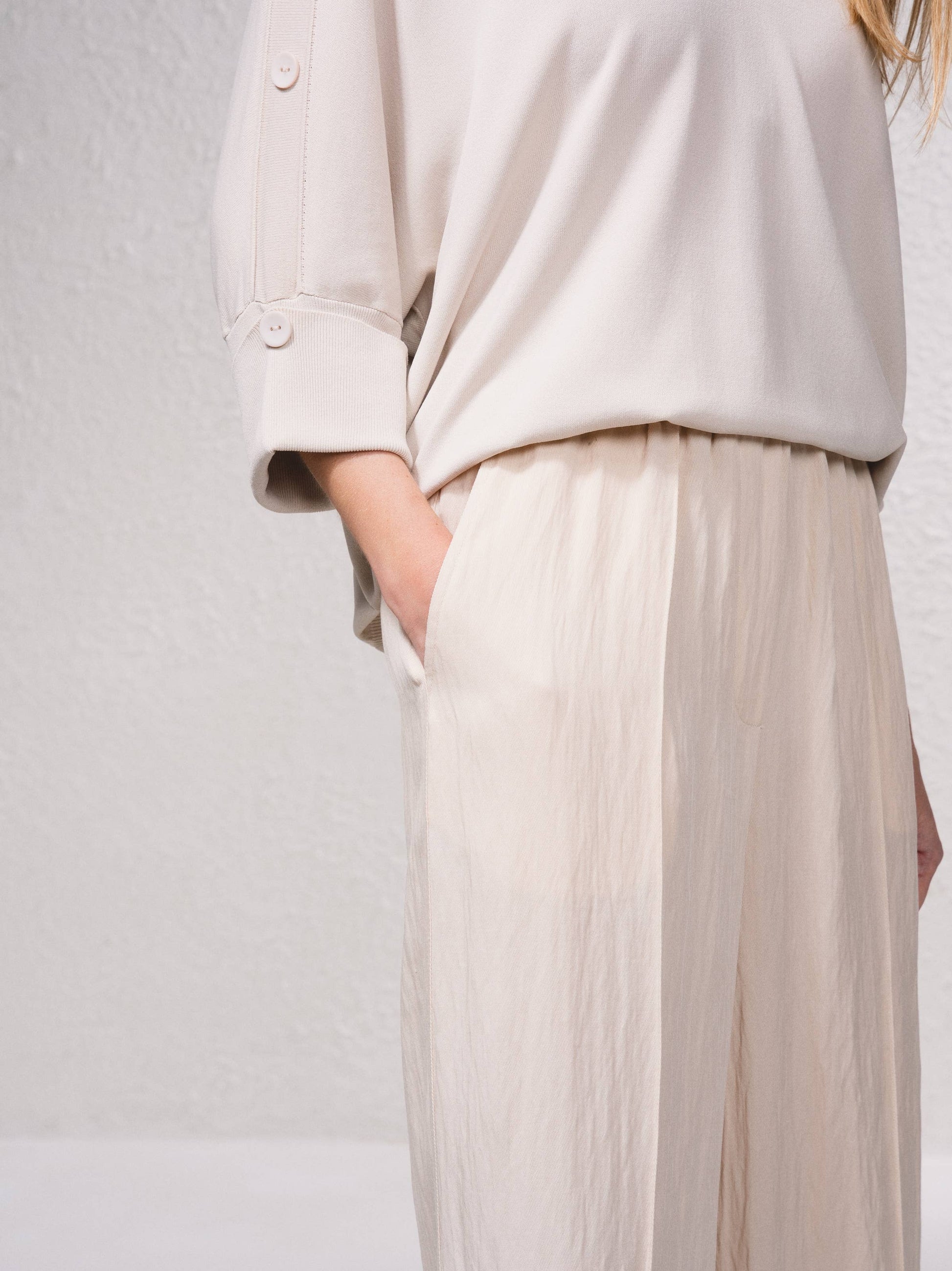 Pantaloni ampi fluidi con vita elastica
