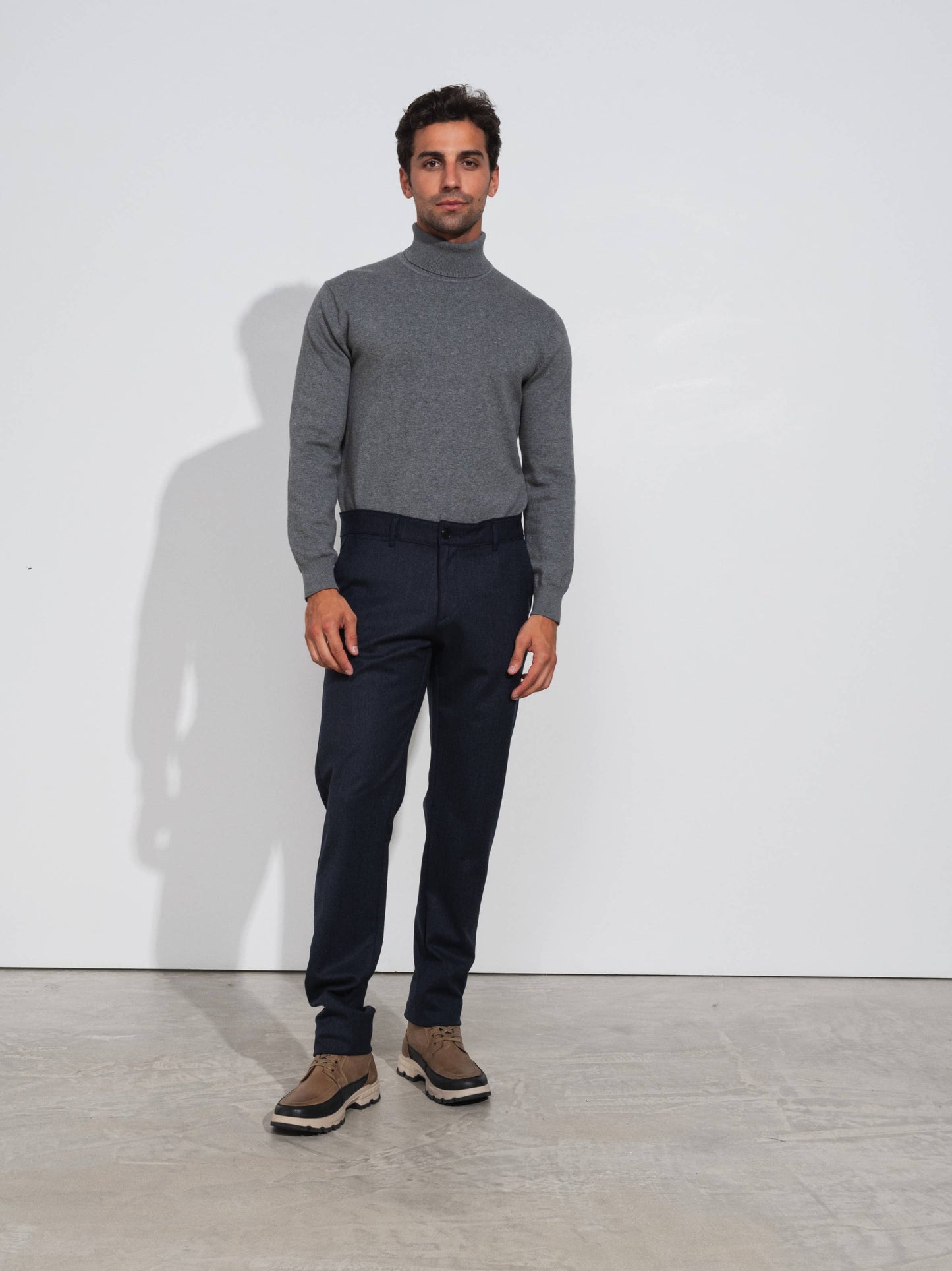 Pantaloni eleganti uomo con tasche e passanti cintura