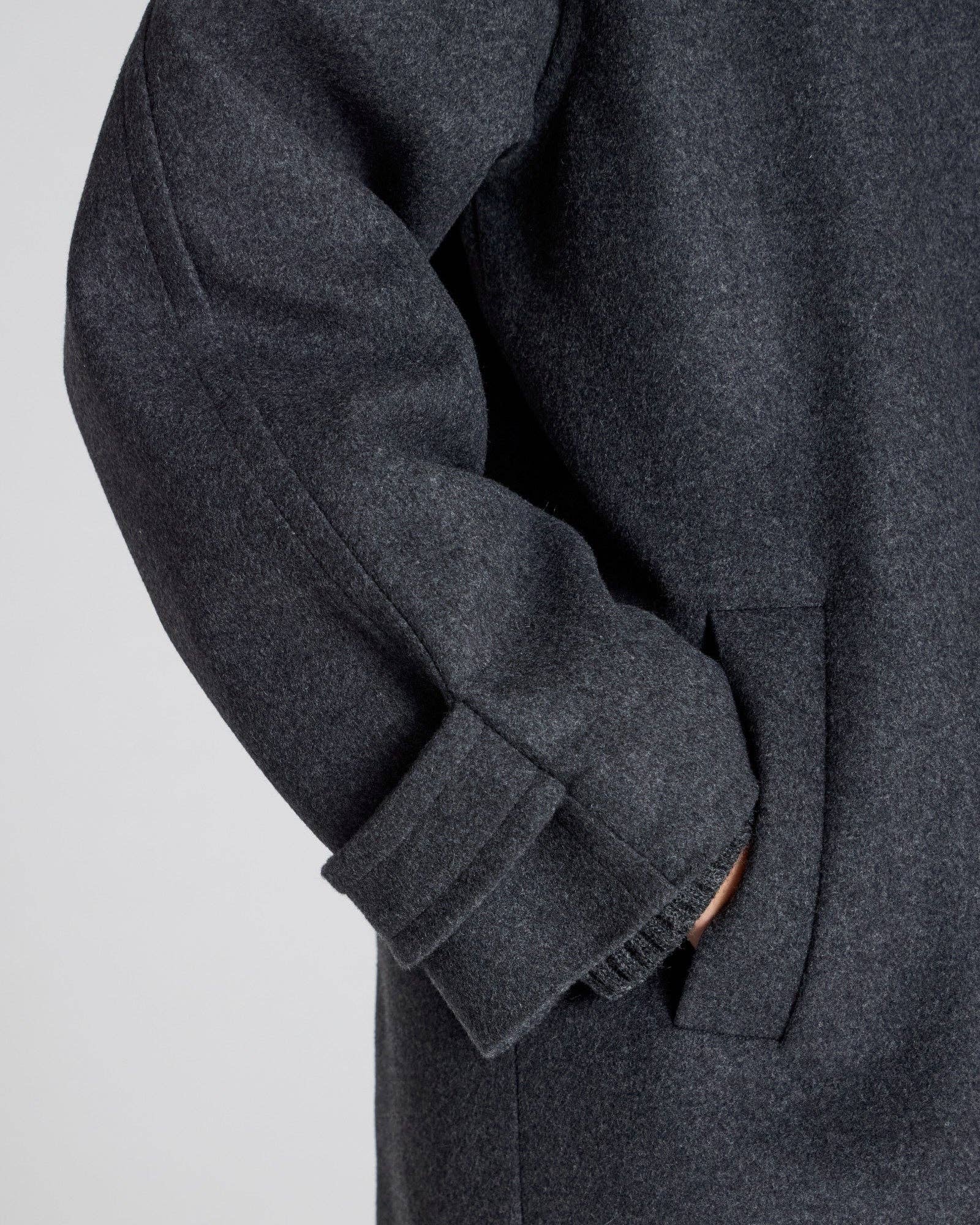 Cappotto lungo oversize Tove in lana riciclata grigio scuro mélange