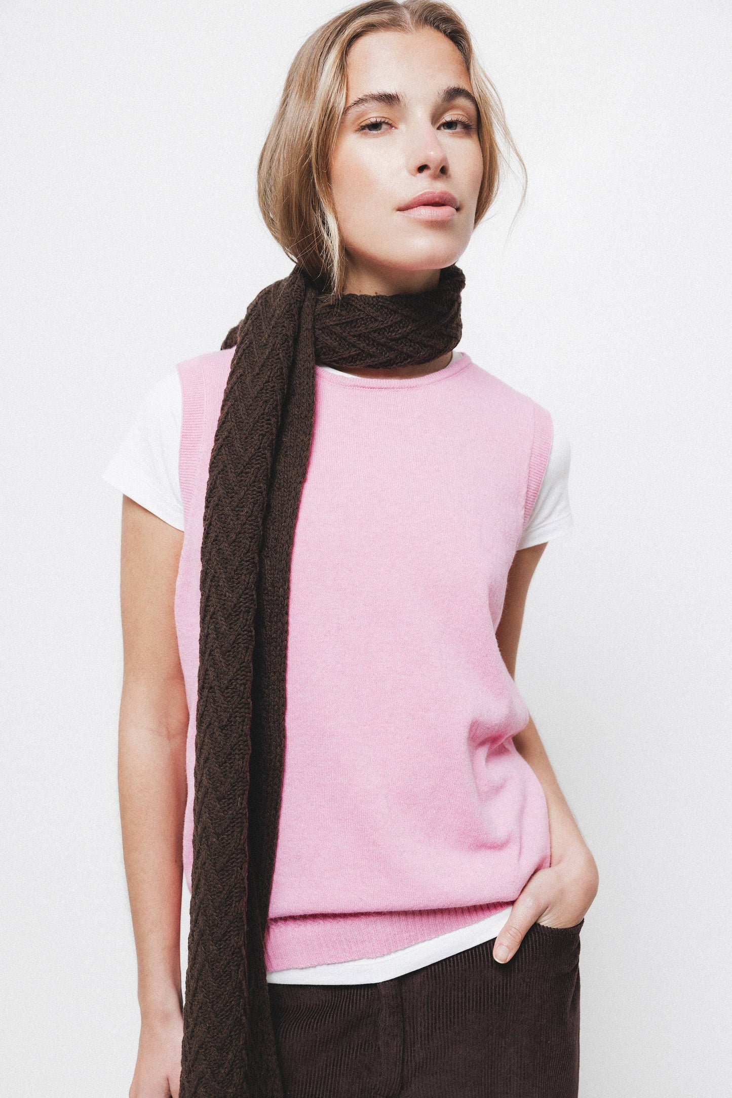 Gilet in maglia rasata rosa con scollo rotondo