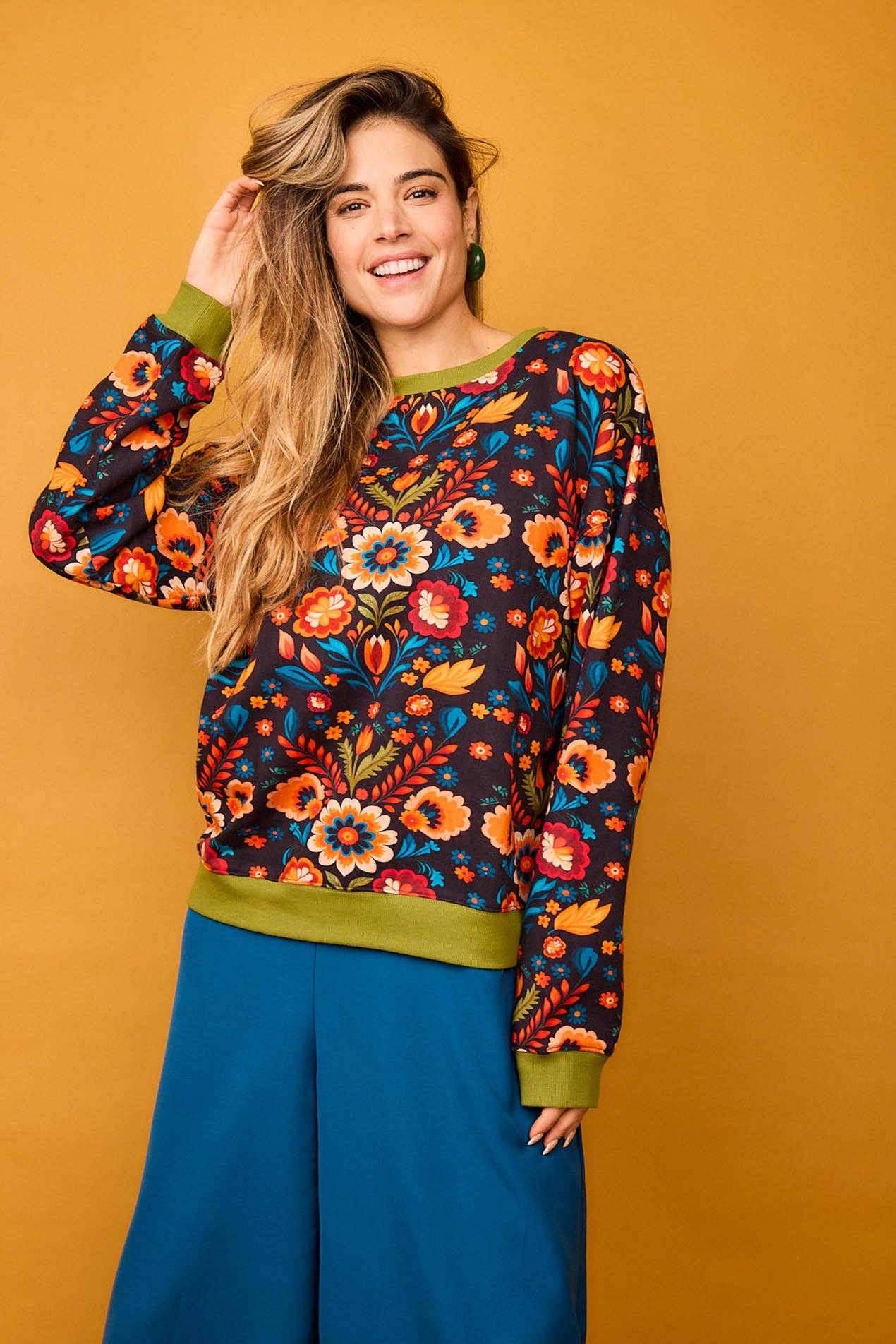 Felpa in cotone con stampa folk floreale