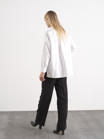 Camicia bianca in cotone con bottone a cuore