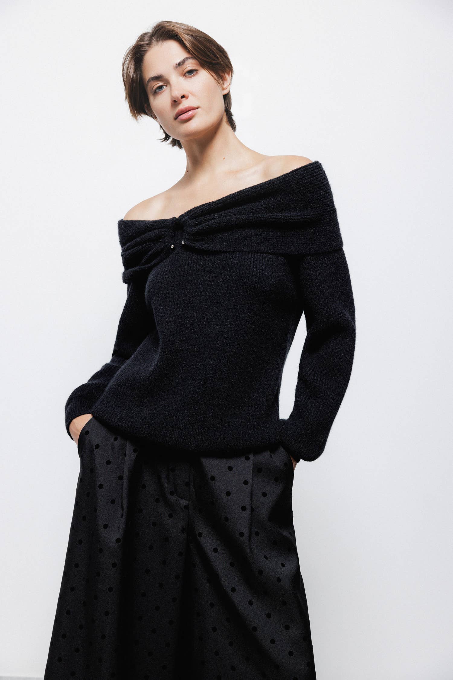 Maglione a maglia con cappuccio e scollo Bardot