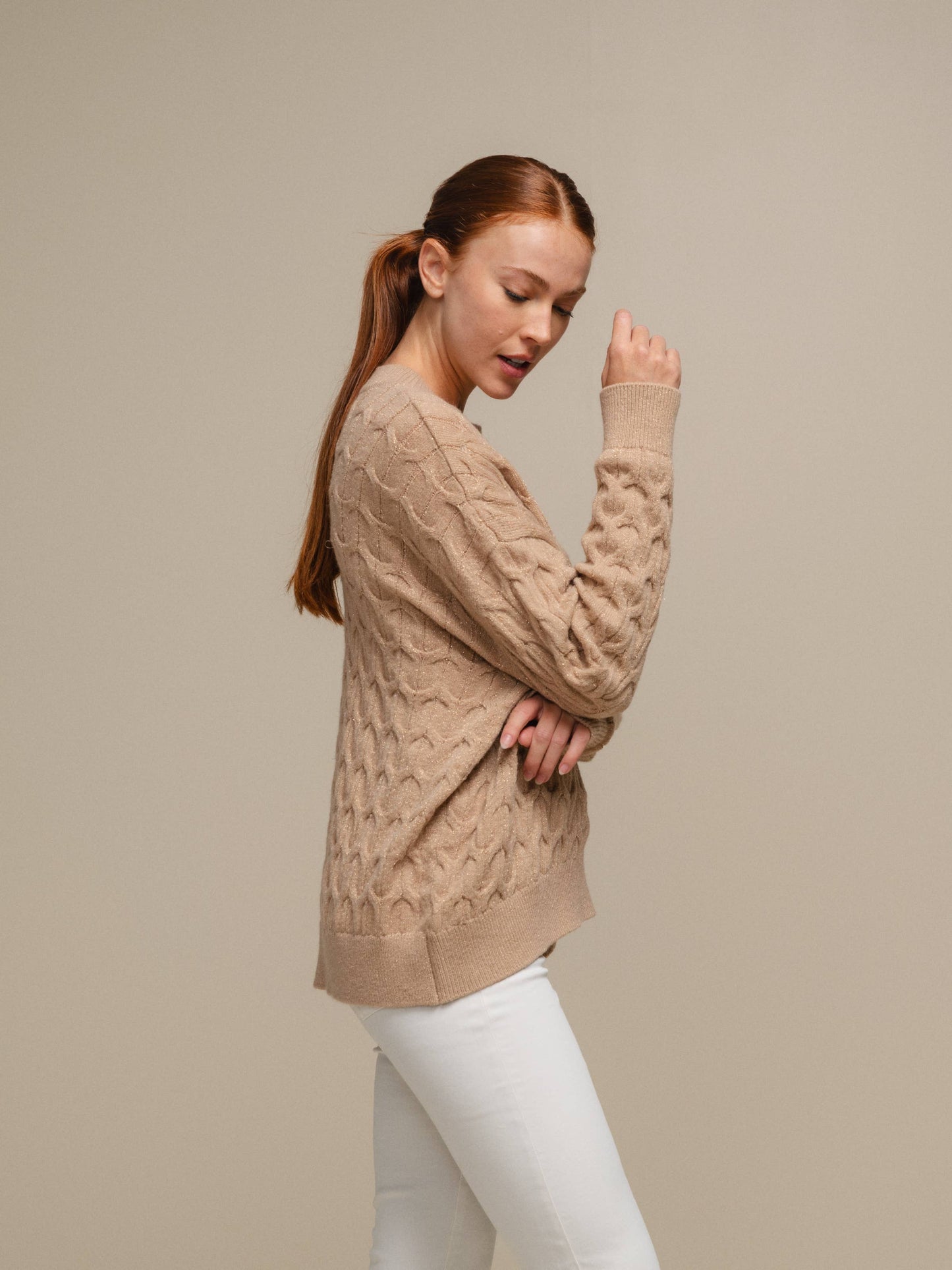 Maglione donna in maglia a trecce con filo luminoso