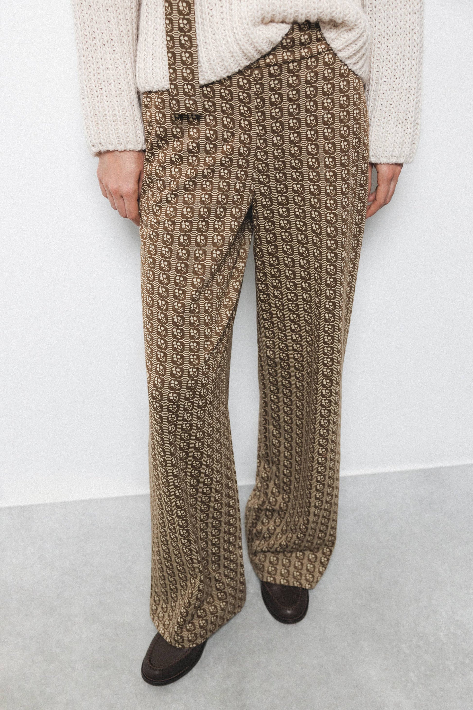 Pantaloni a sigaretta con motivo geometrico