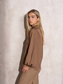 Blusa con maniche a palloncino e collo arricciato