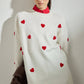 Maglione in maglia ecru con cuori ricamati