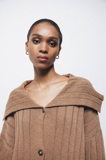 Cardigan a coste con collo ampio