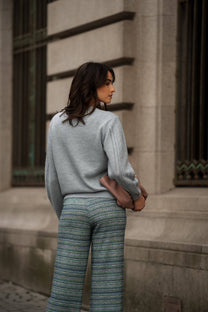 Maglia con maniche traforate e scollo tondo