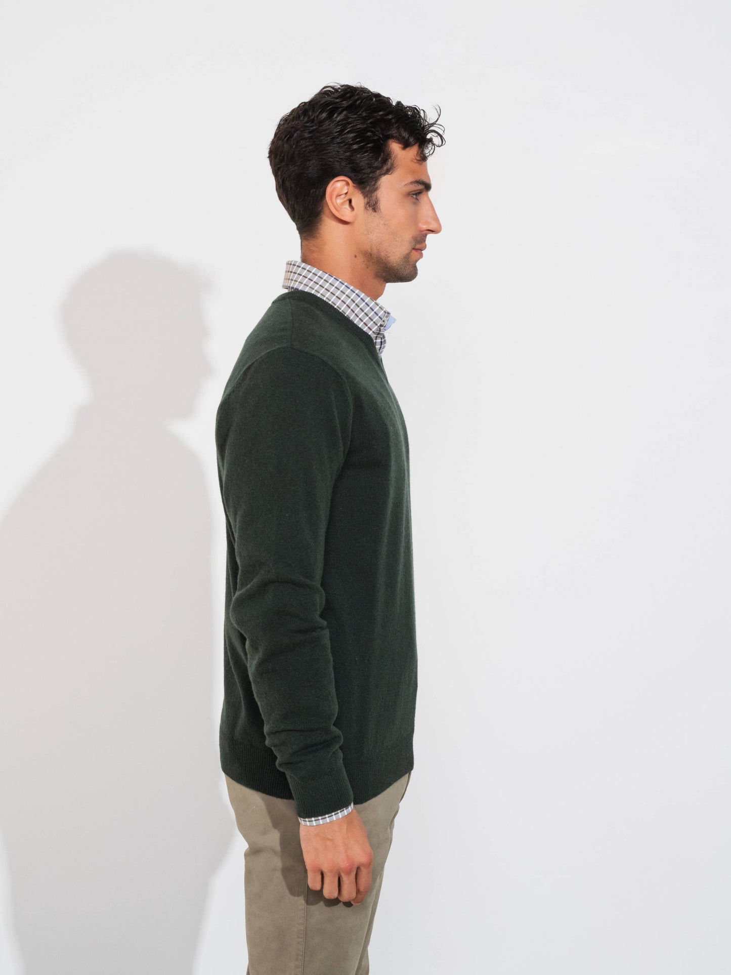Pullover in lana a maglia fine con scollo a V e ricamo