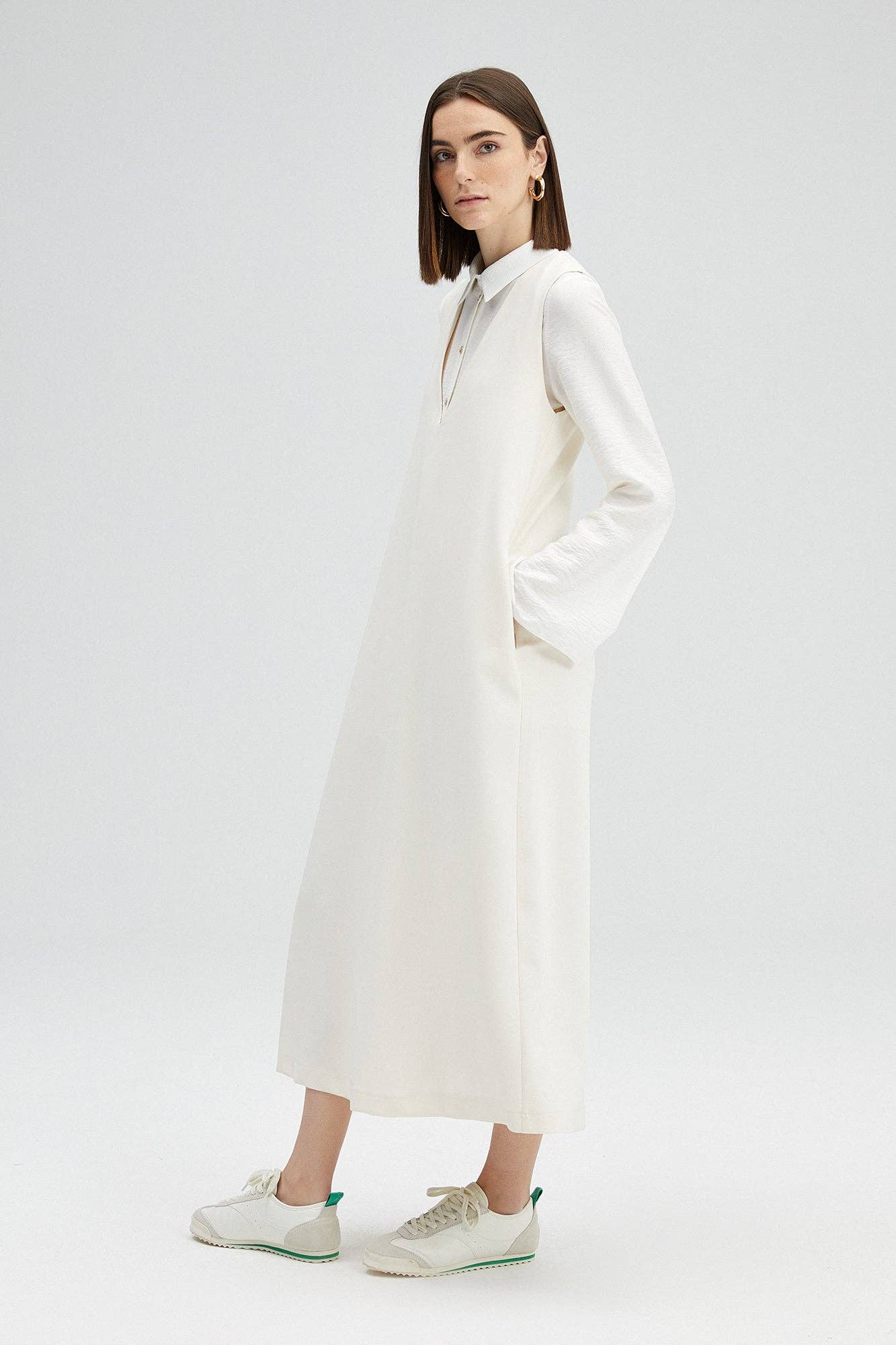 Abito midi minimal in crepe con scollo a V