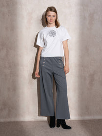 T-shirt bianca con applicazione lucida