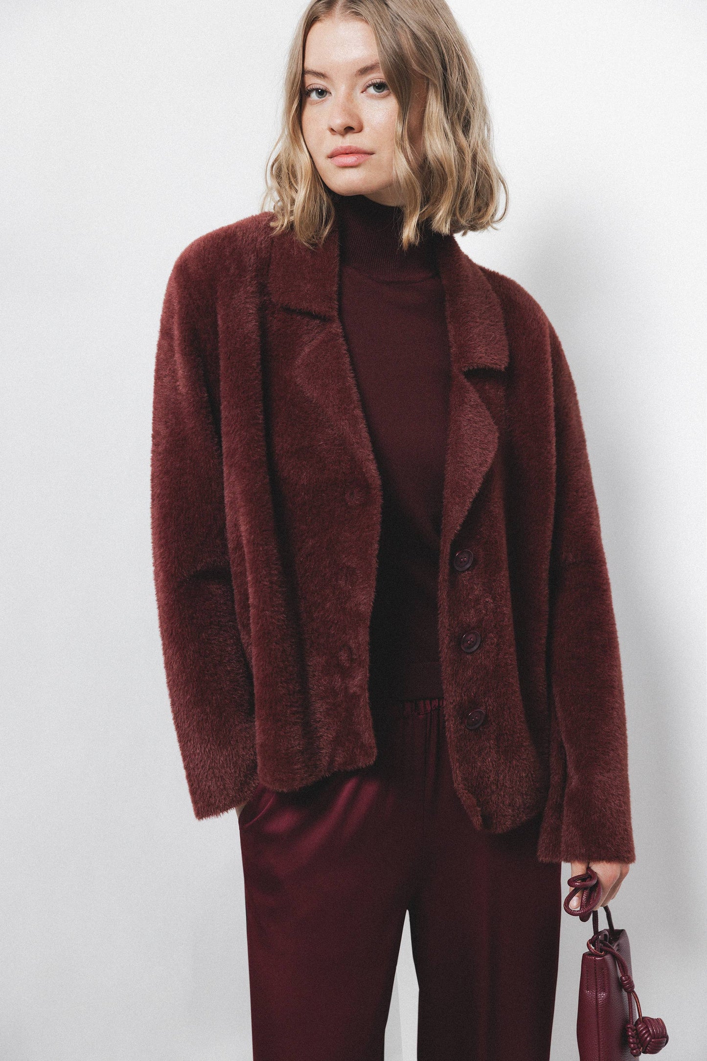 Cappotto corto in pelliccia sintetica bordeaux