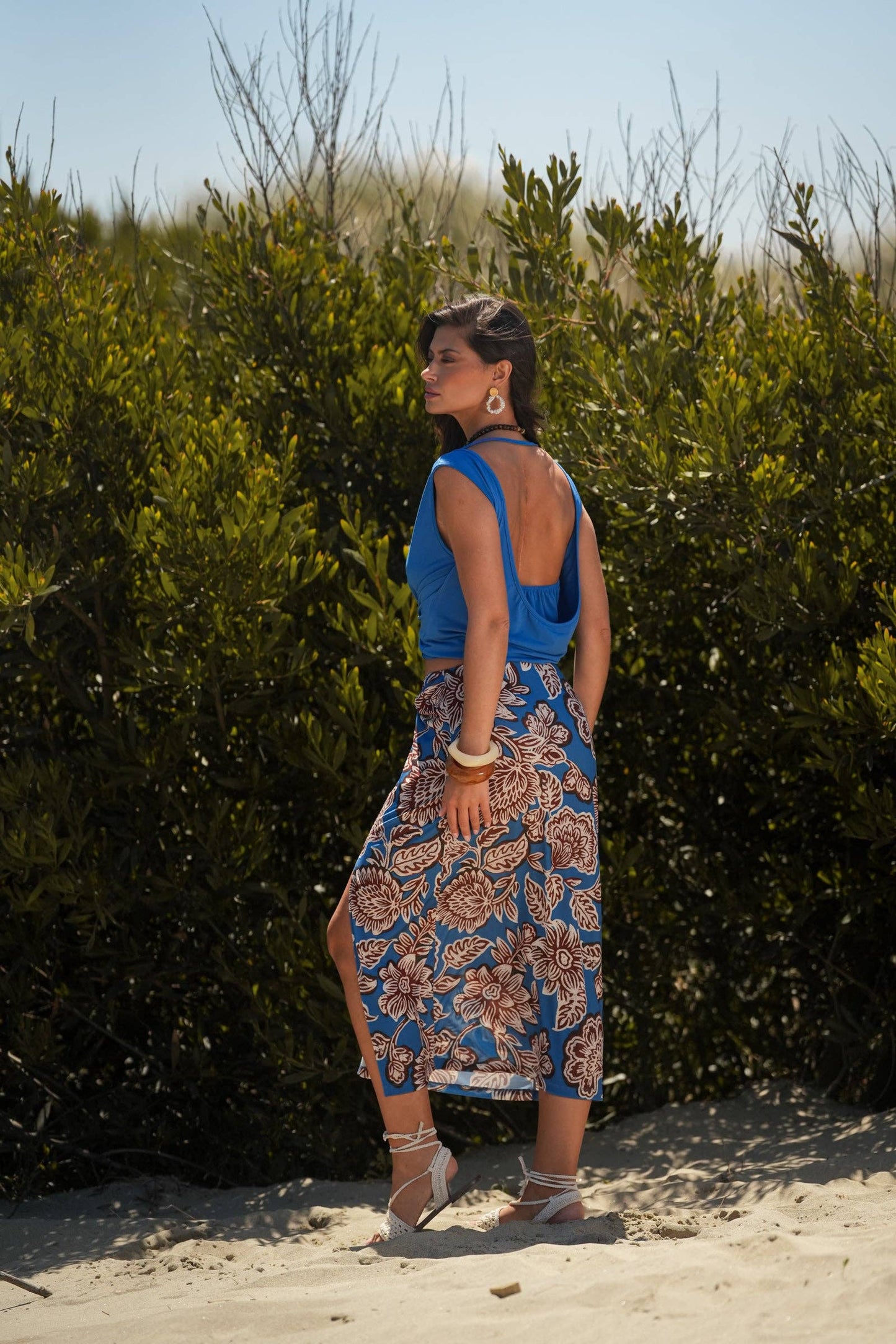 Top crop con scollo drappeggiato