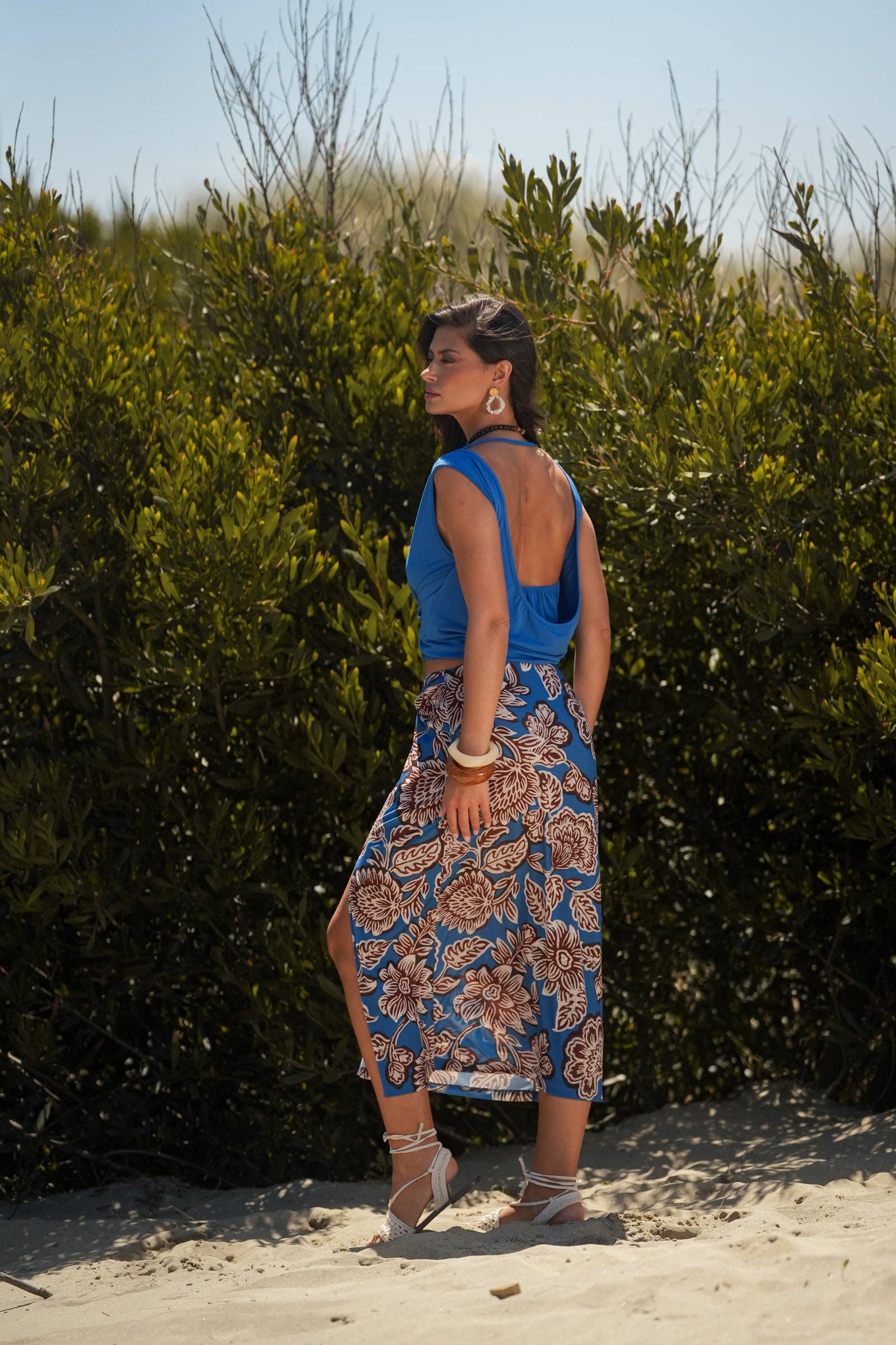 Top crop con scollo drappeggiato