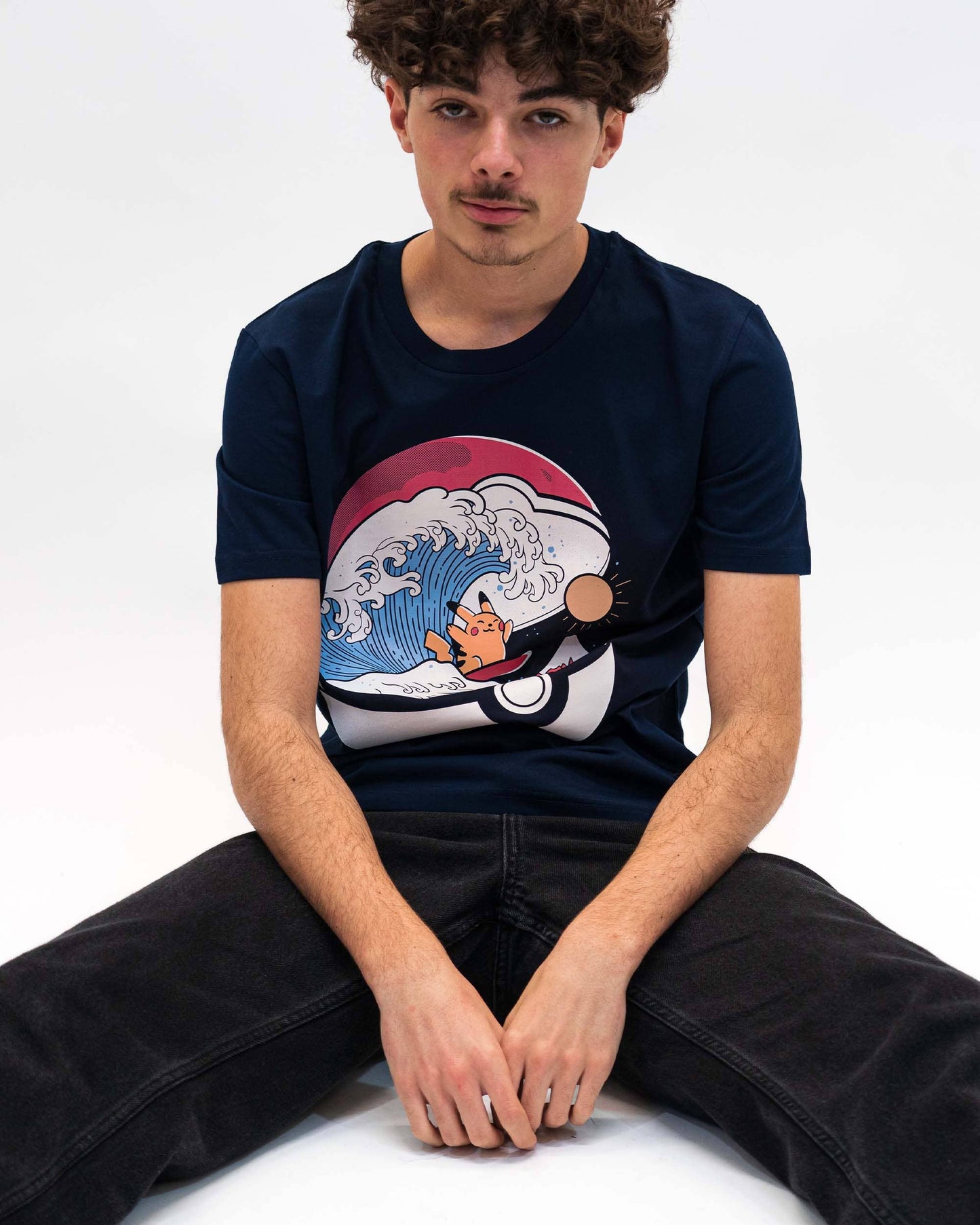 T-shirt Pokémon con stampa onda e Pikachu