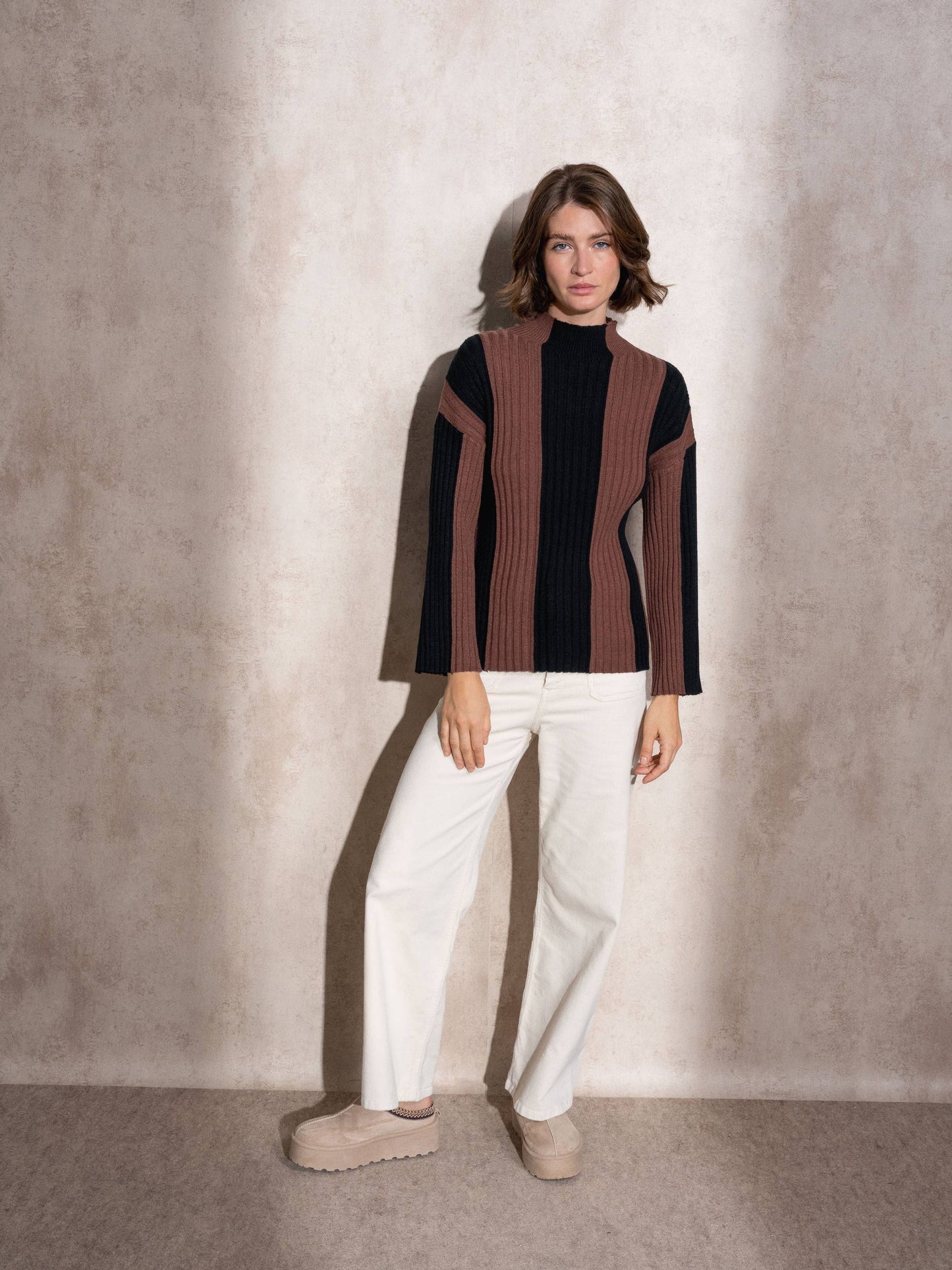 Maglione a collo alto a righe in maglia