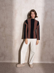 Maglione a collo alto a righe in maglia