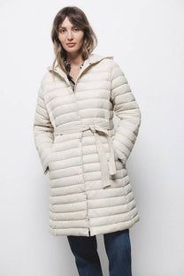 Cappotto imbottito lungo con cappuccio e cintura