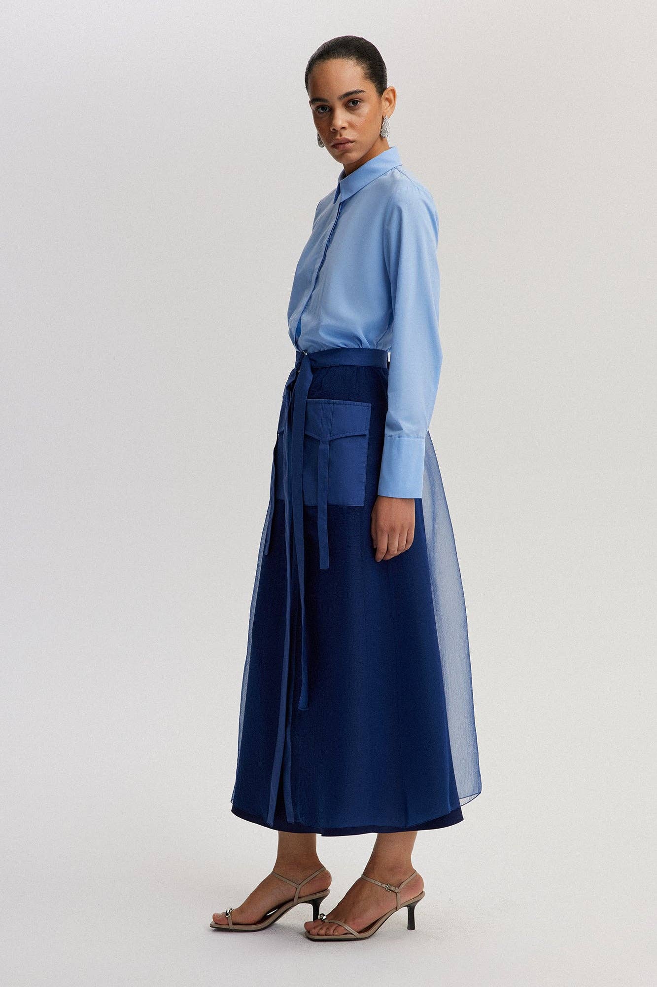 Gonna midi in organza con tasche e cintura