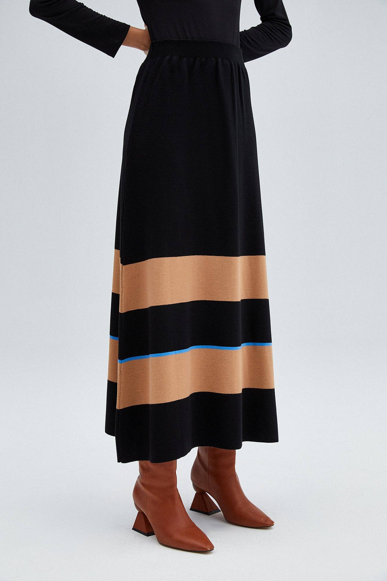 Gonna midi in maglia a righe con vita elasticizzata