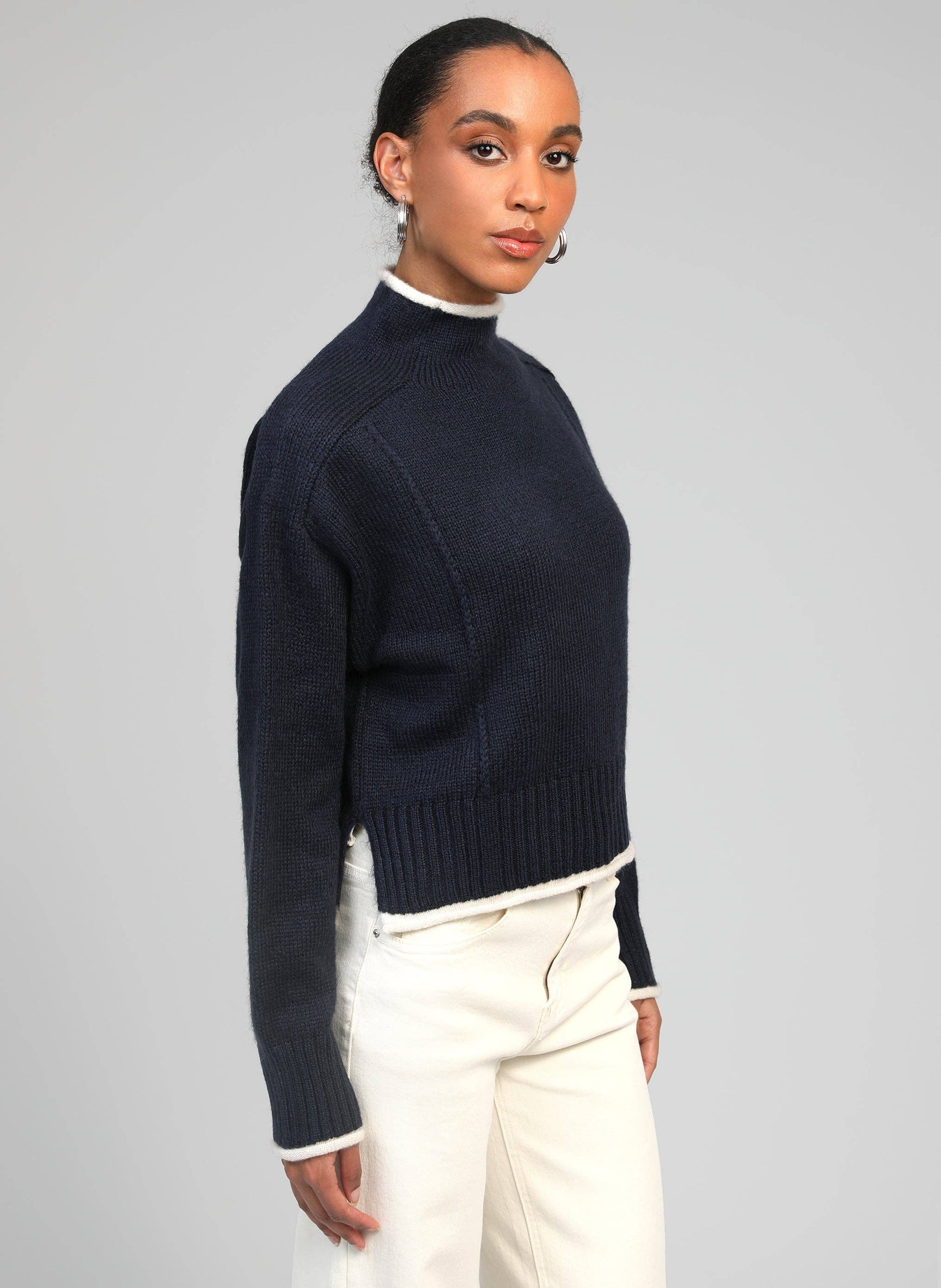 Maglione Lazario blu marino a collo alto