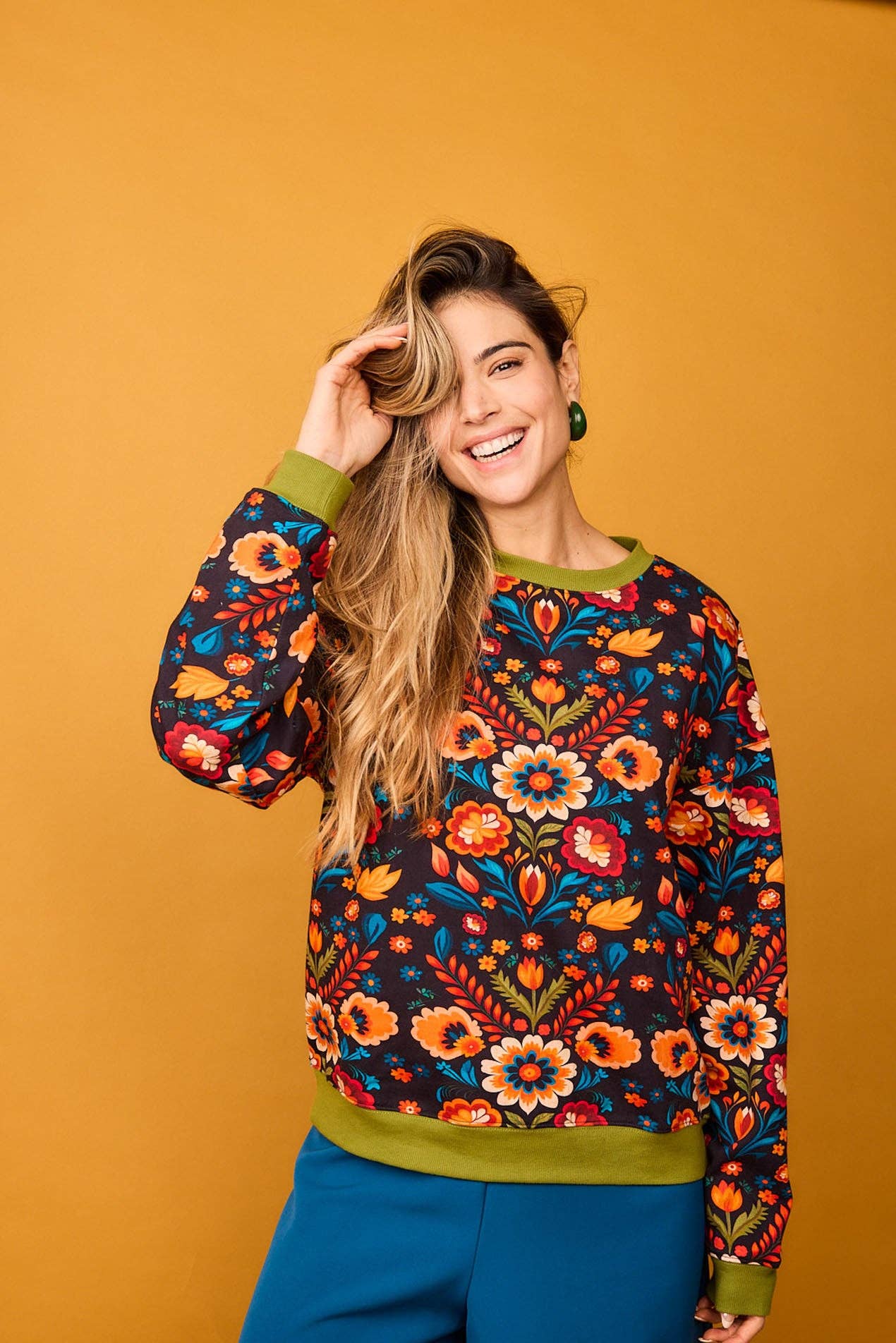 Felpa in cotone con stampa folk floreale