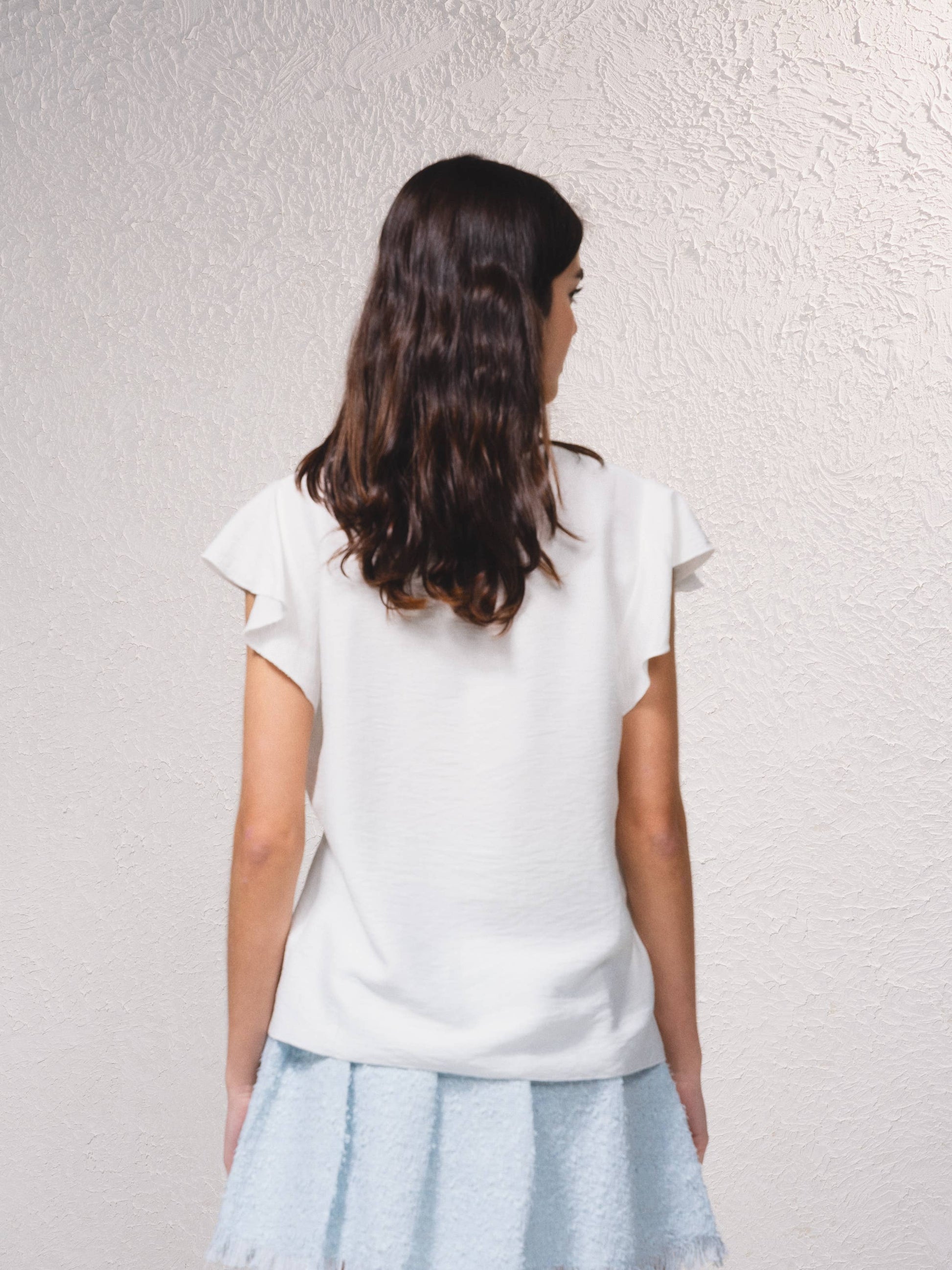 Blusa fluida con scollo a V e maniche arricciate