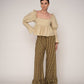Blusa beige con volant e schiena aperta