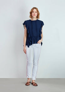 Blusa fluida con volant e schiena a V