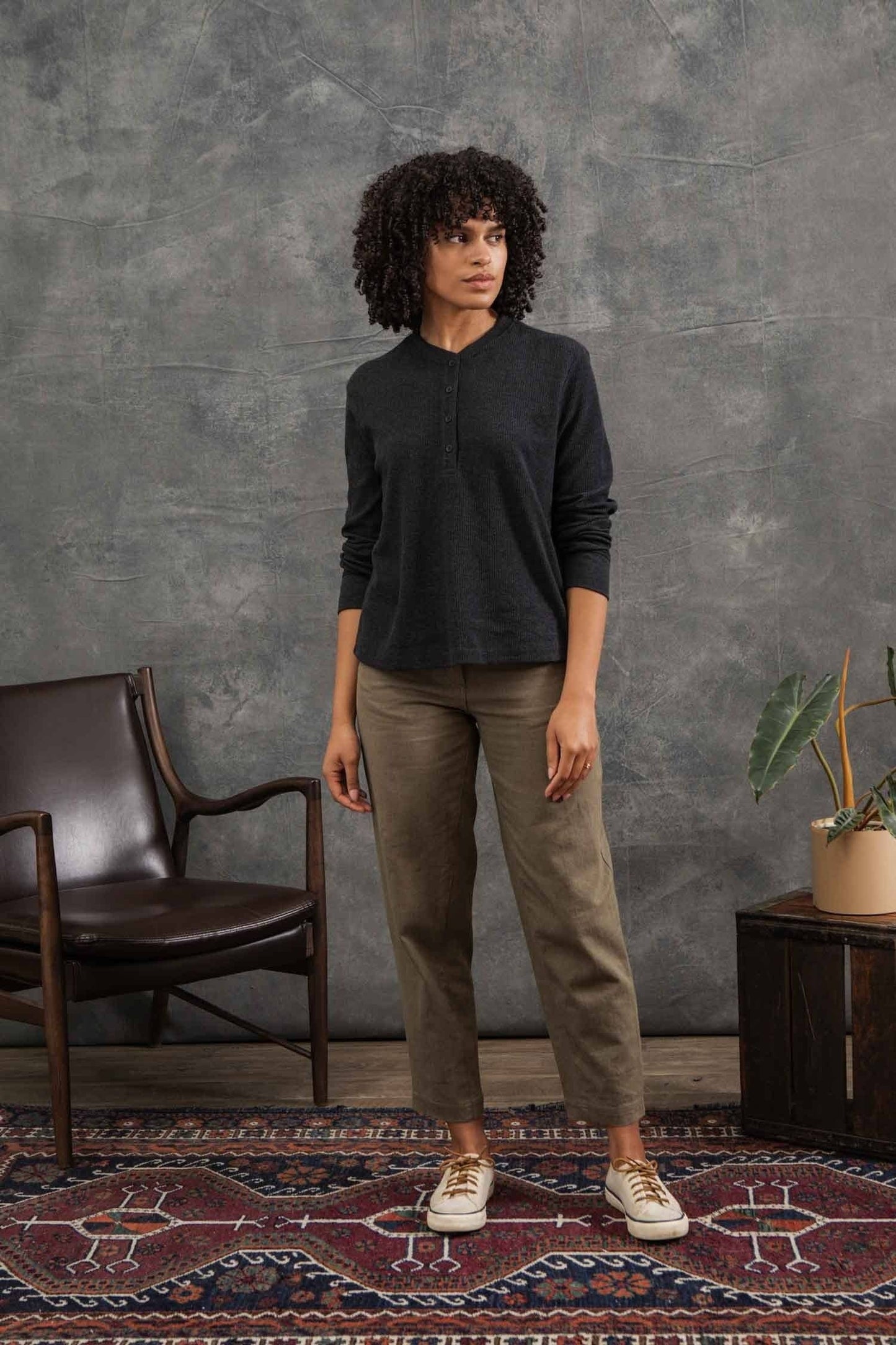 Henley a coste in waffle riciclato da donna color carbone mélange