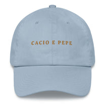 Cappellino Dad Hat ricamato “Cacio e Pepe” in cotone
