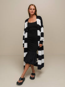 Cardigan lungo a righe aperto