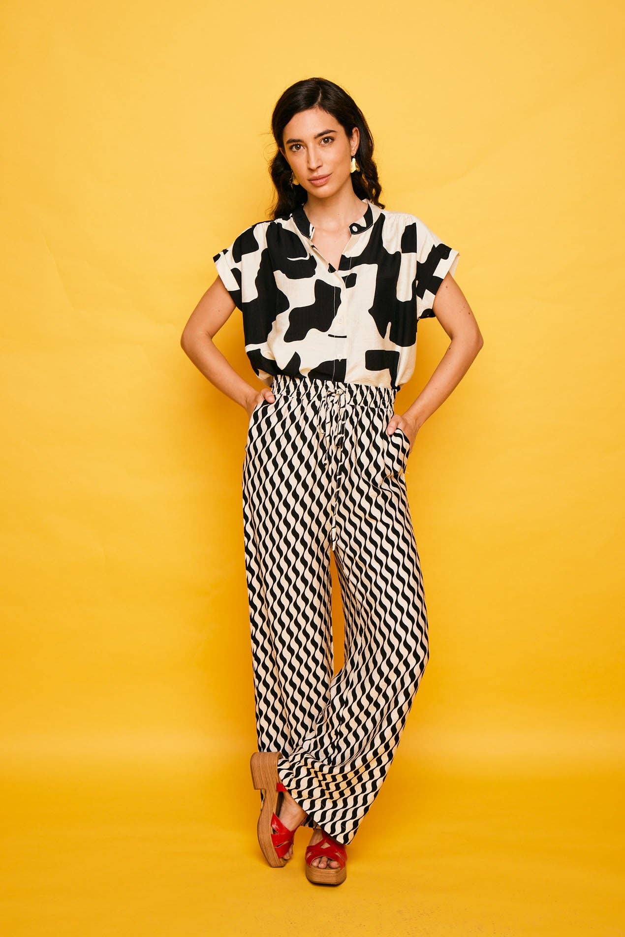 Pantaloni Conil a gamba dritta con vita elastica e coulisse