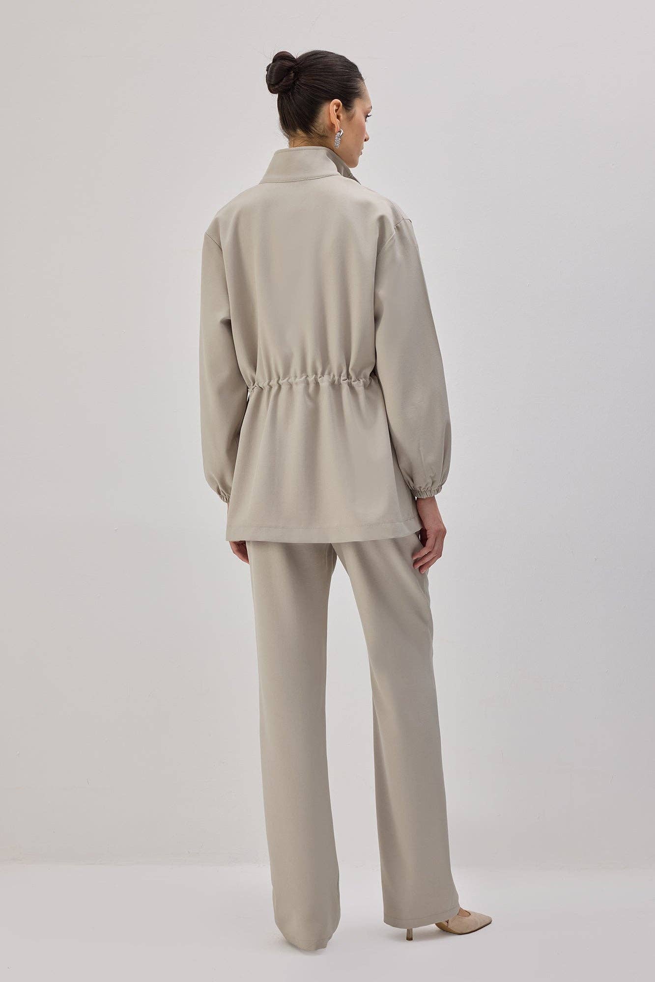 Giacca con zip e collo dritto