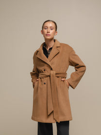 Cappotto doppiopetto con cintura da donna