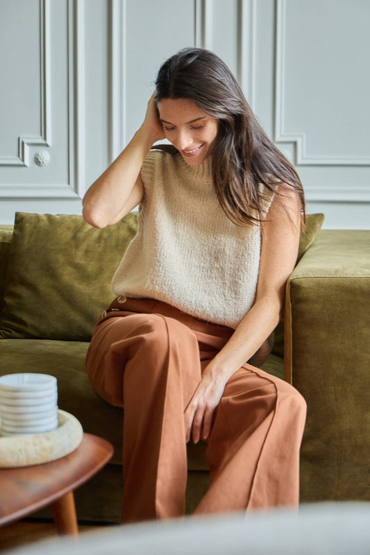 Maglione smanicato in maglia a collo alto da donna