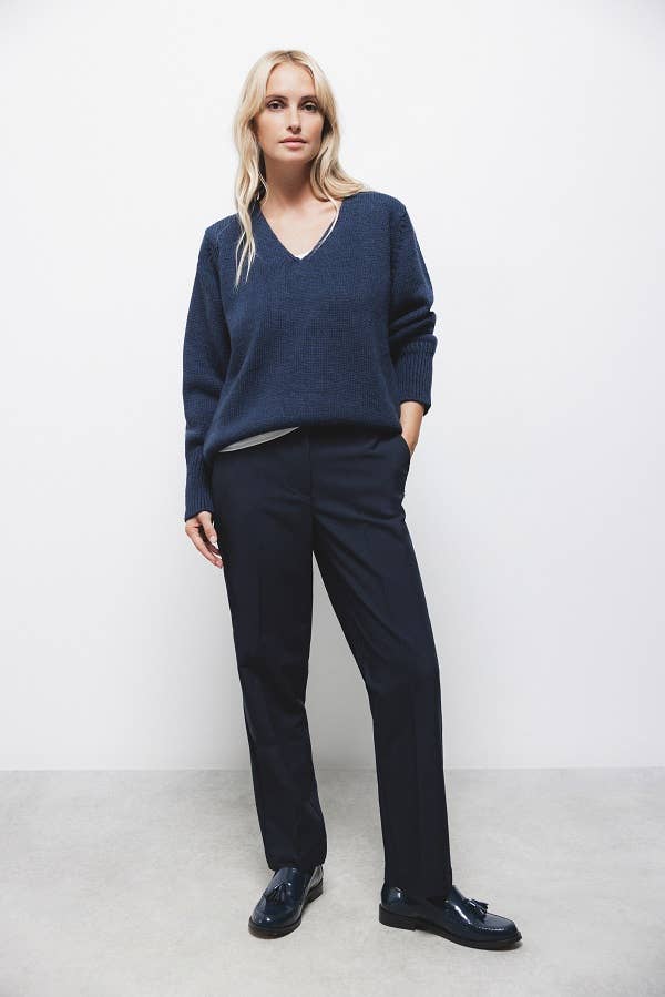 Pantaloni sartoriali essenziali con tasche oblique