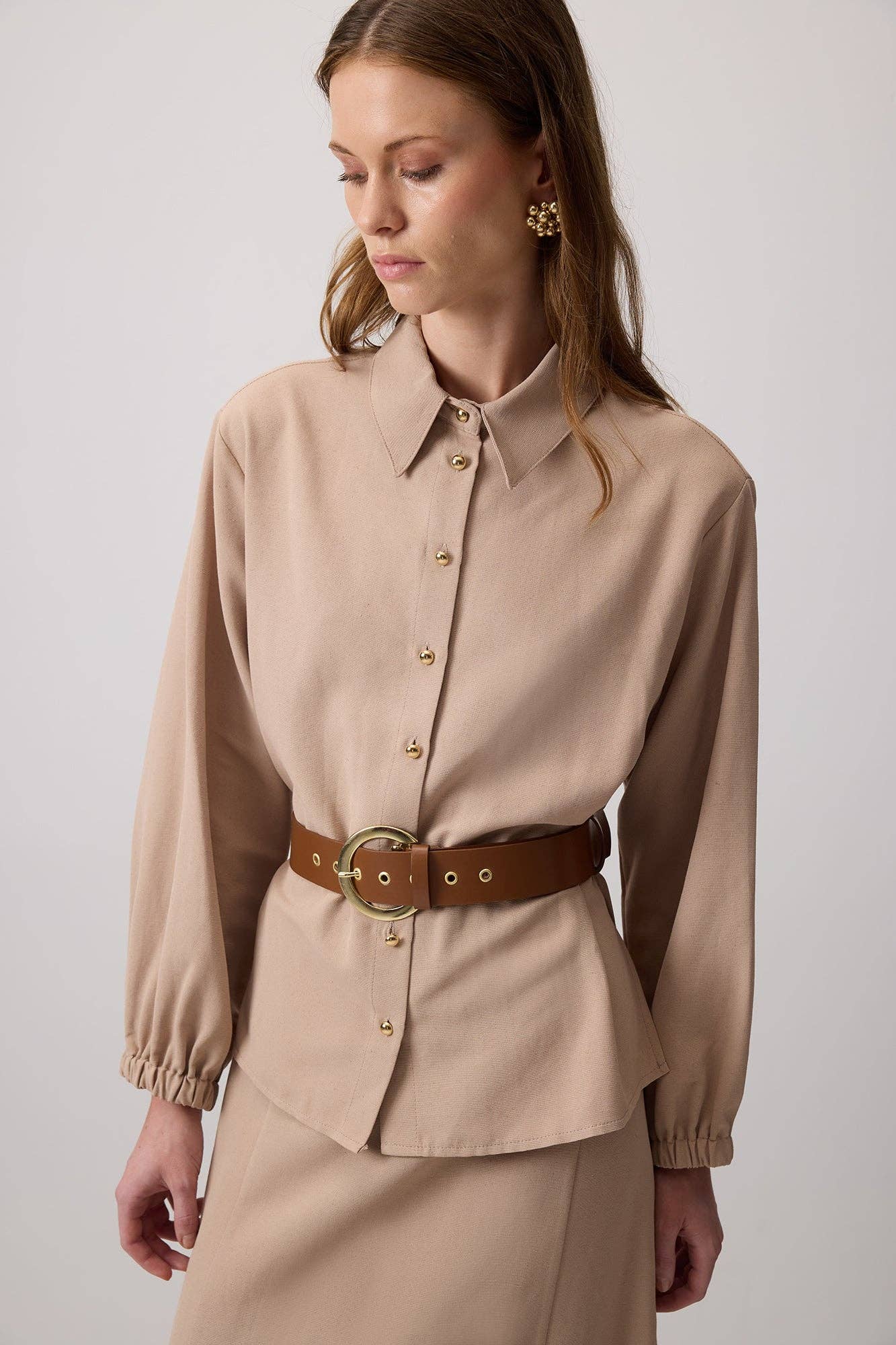 Completo camicia e gonna lunga con cintura testurizzata