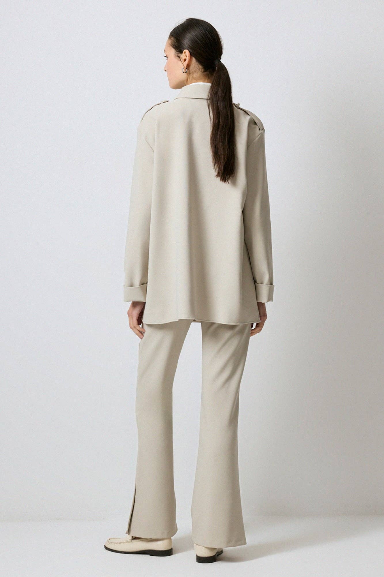 Camicia oversize con spalline e bottoni a pressione