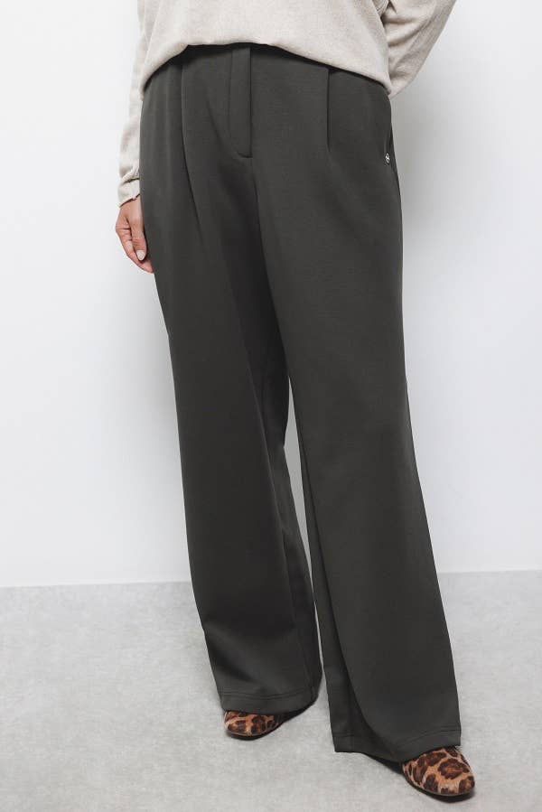 Pantaloni a palazzo con piega frontale