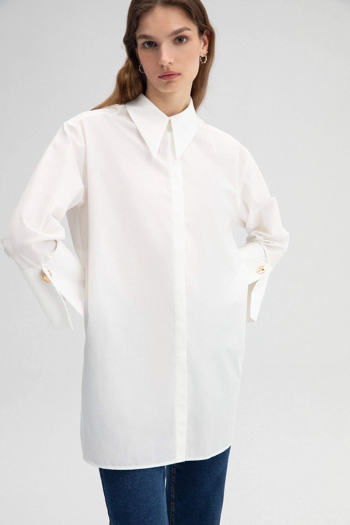 Camicia in popeline misto cotone con polsini ampi