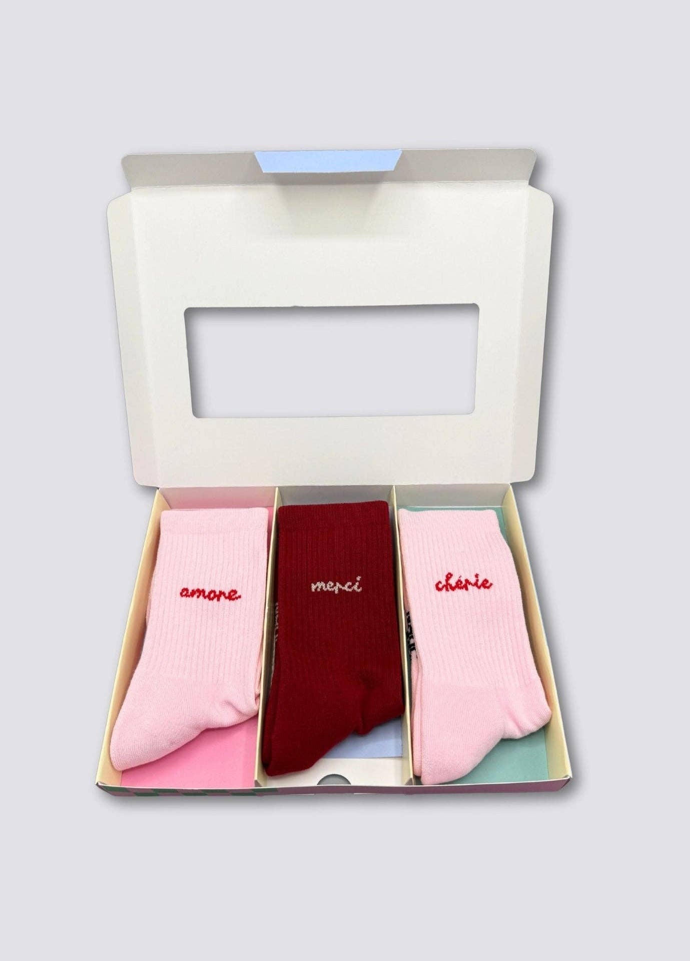 Set da 3 calze colorate con ricamo “Amore, Merci, Chérie”