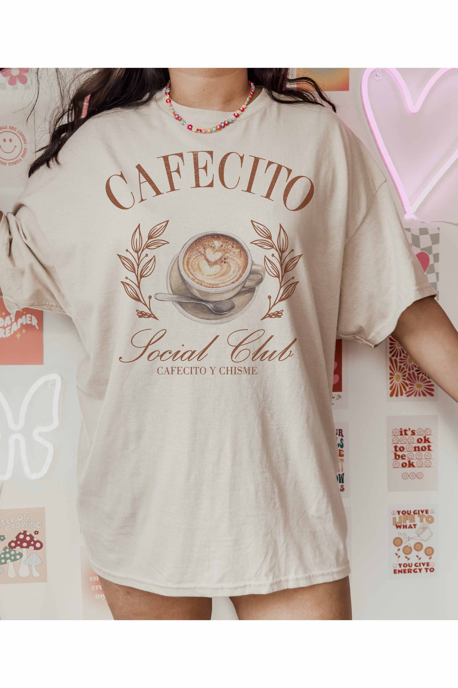 T-shirt Oversize Grafica “Cafecito Social Club” in Cotone