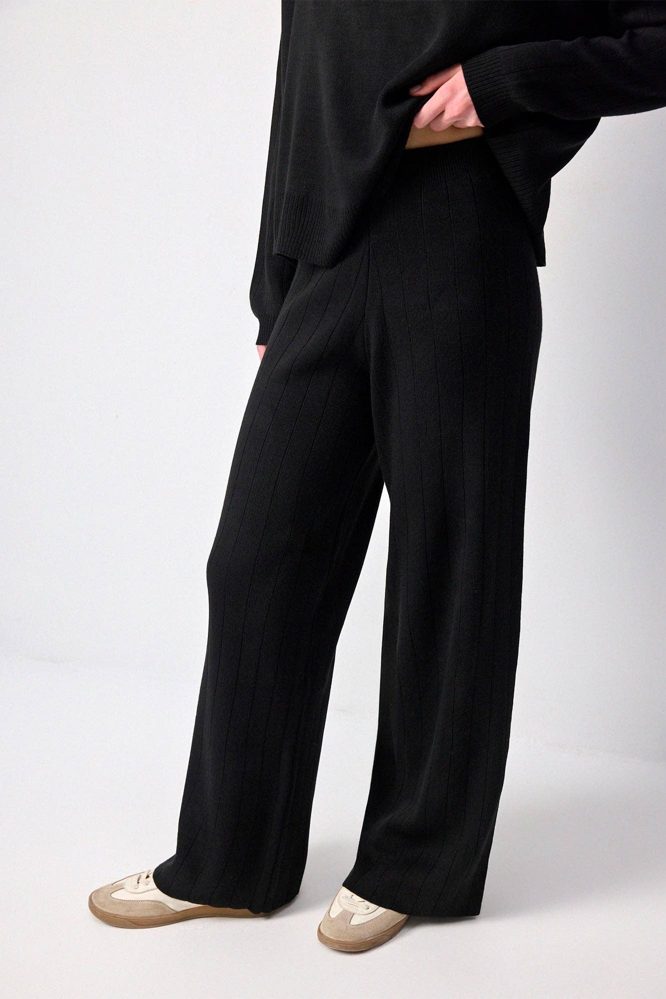 Set maglia e pantaloni in maglia a costine nero