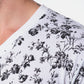 T-shirt uomo bianca con stampa floreale e scollo a V
