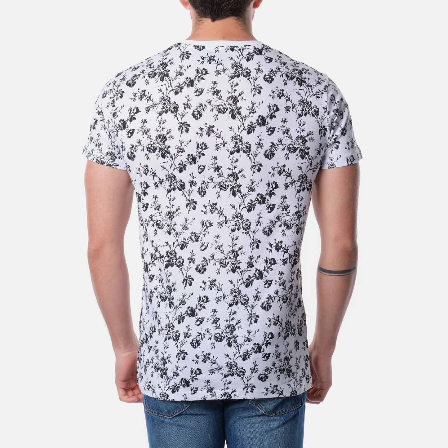 T-shirt uomo bianca con stampa floreale e scollo a V