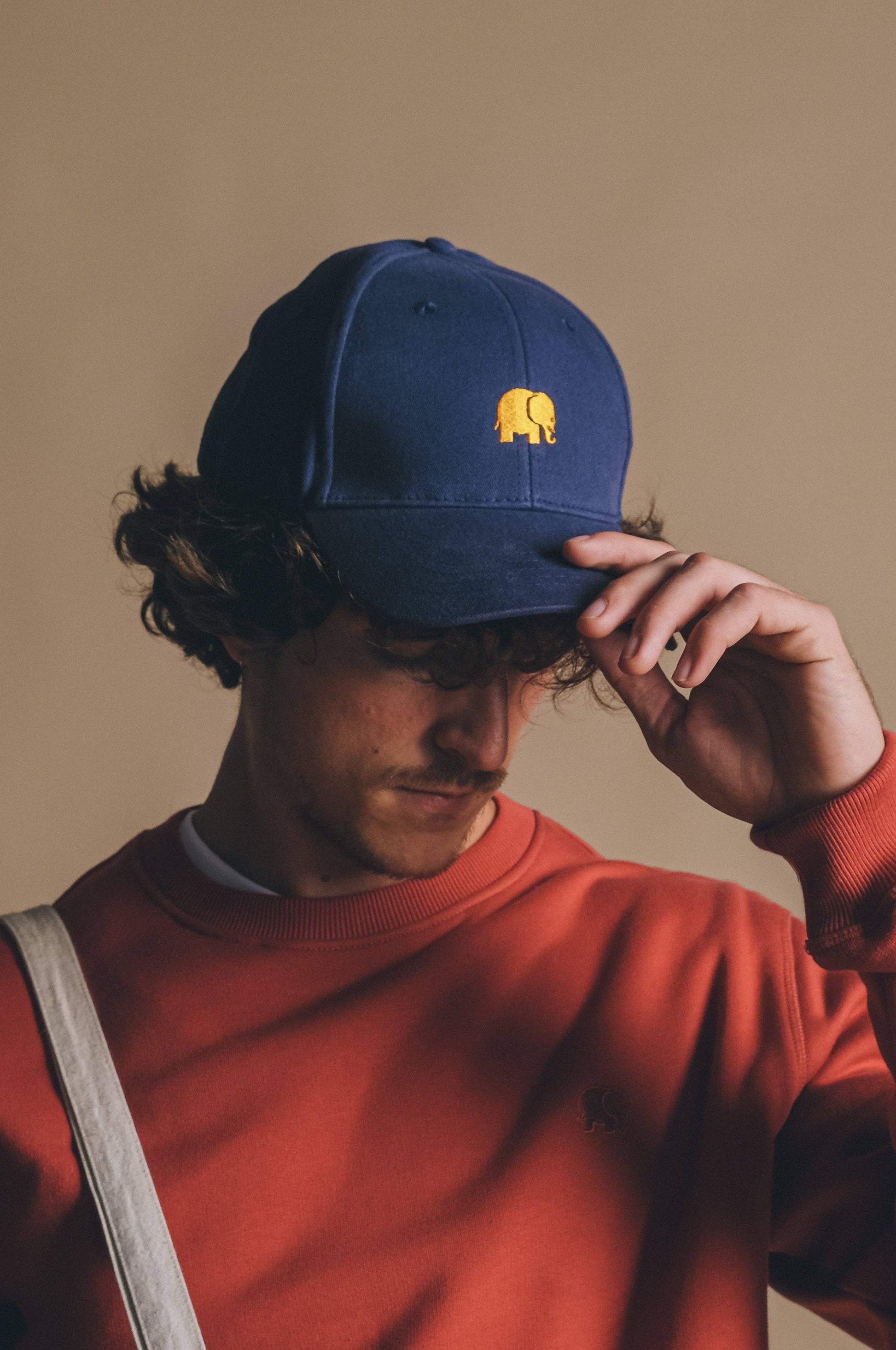 Cappellino classico 6 pannelli blu navy con logo ricamato