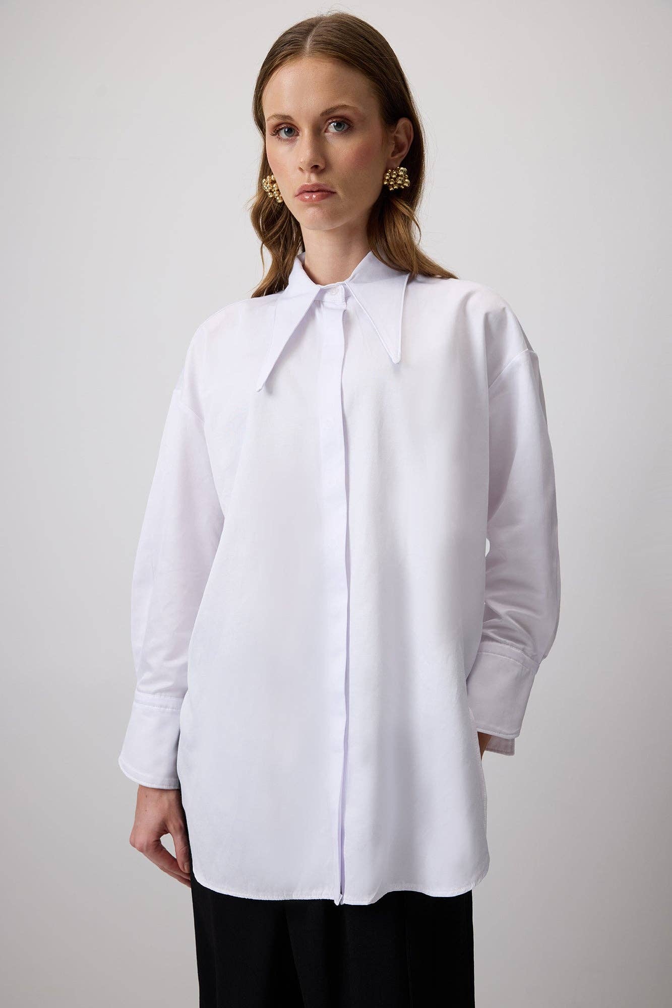 Camicia oversize in misto cotone con colletto a punta