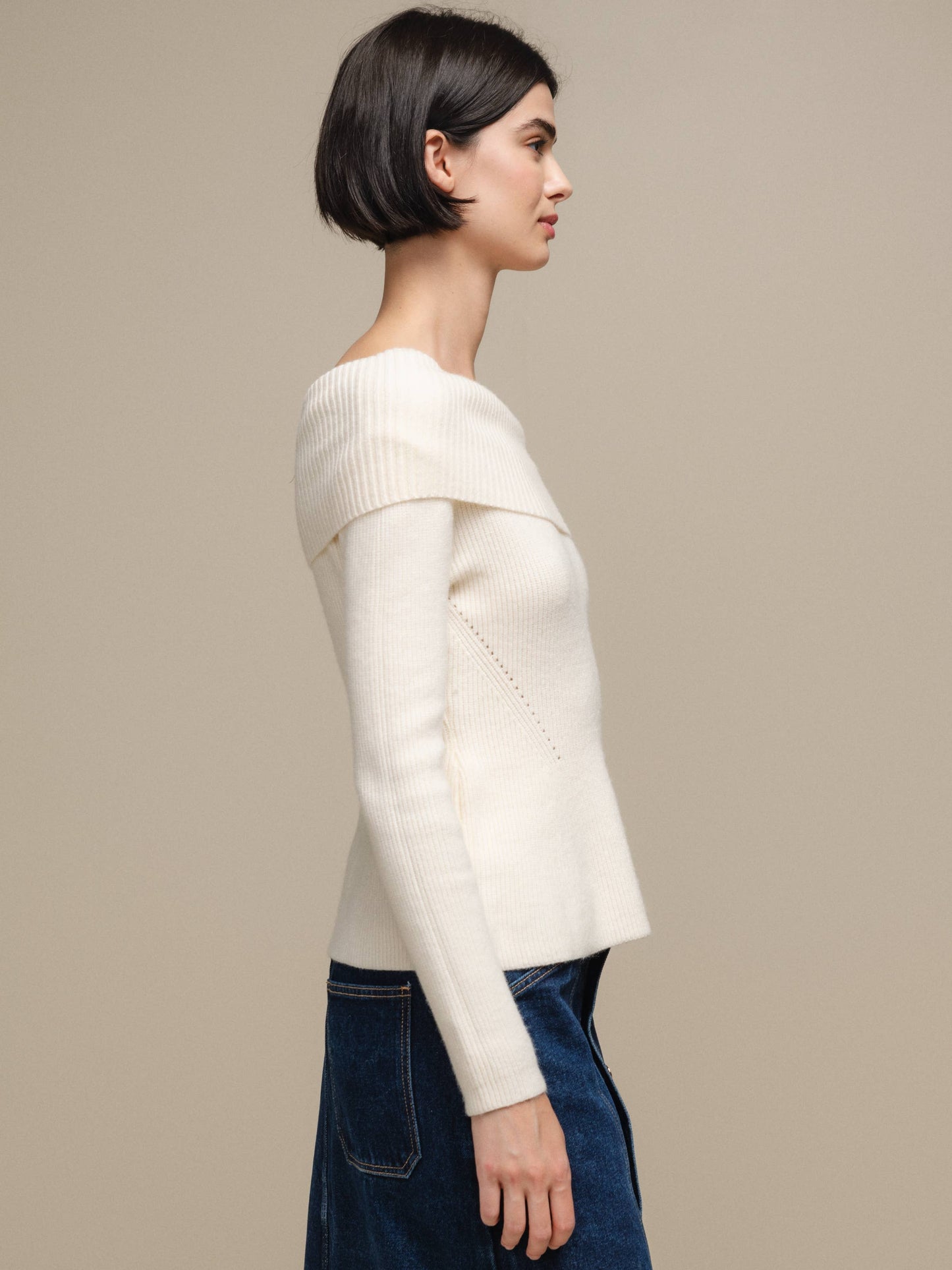 Maglione in maglia off-shoulder a coste